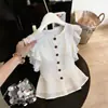 Blusa corta blanca de estilo francés con volantes y manga corta para mujer, adelgazante y favorecedora, modelo nuevo de moda 2026 Ke001