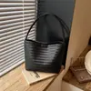 Bolsa Saco Verão 2026 Novo Estilo Coreano Nicho Sob o Braço Moda Casual Bolsa de Mão Grande Capacidade Bolsa de Ombro Único