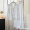 Outono de 2026 Novo Pijama de Seda de Gelo Três Cores Celebridade da Internet Mais Vendido Gola Ultrafina Roupa de Casa Feminina Atacado
