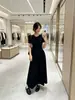 2026 Otoño Temprano Nuevo Vestido de Punto Trenzado Retro Francés para Mujer Cintura Ceñida Línea A Largo Hasta la Rodilla Suave y Adelgazante