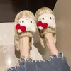 Nuevas Zapatillas de Algodón Antideslizantes para Dedos del Pie para el Hogar de Invierno 2024 Lindas Zapatillas Peludas de Dibujos Animados Hello Kitty a Cuadros para que las Mujeres las Usen Afuera