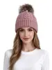 Novos estilos de outono e inverno: gorros de tricô para adultos, gorros de tricô trançado, gorros com pompom grande, gorros que cobrem as orelhas, quentes, à prova de vento e resistentes ao frio para exportação