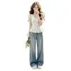 Atuendo de Verano Súper Trendy 2026, un Conjunto Completo de Trajes Estilo Universitario para Mujer, Tops de Encaje Bordados de Manga Corta, Conjunto de Dos Piezas de Jeans, Moderno