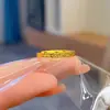 Anillo de Lujo Ligero Deslumbrante Hielo Triturado Cielo Estrellado para Mujer, Estilo Popular de Celebridad de Internet Anillo Hecho a Mano Martillado Onda de Agua para Dedo Índice