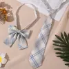 Corbata JK Cuadros Rojos Decoración de Graduación para Mujer Estilo Estudiante Universitario Pajarita sin Nudo Camisa Estilo Japonés