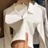 Top base de cuello polo azul marino para mujer, de manga larga, nuevo estilo otoño/invierno, con diseño de hombro ajustado, detalles plisados y efecto entallado en la cintura