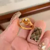 Anillo de Flor de Rosa Cepillada Dorada con Pedrería para Mujer Diseño de Nicho ins Versátil Sensación de Alta Gama Retro Lujo Ligero Anillo para Dedo Índice