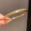 Pulseira com Fivela de Encaixe em Forma de Cobra Banhada a Ouro Real 18K Moda Retrô Pulseira Elegante Luxo Acessível Joias de Alta Qualidade para Mulheres
