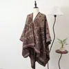 En Stock Chal Capa Tejido Retro Europeo y Americano con Borlas, Abertura y Jacquard para Mujer, Otoño e Invierno, Cálido para Viajes, Producto Nuevo