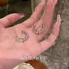 Brincos de Coração Zircônia Piscante Sinal Doce Brincos Versátil Retrô Alto Padrão Luxo Leve Brincos para Mulheres Outono e Inverno
