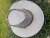 Sombrero de Sol para Hombre de Verano con Tres Cuerdas Sombrero de Vaquero Material de Cáñamo Sombrero de Estilo Étnico Europeo y Americano Sombrero de Viaje para Playa