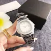 Reloj de Diseño Exclusivo Color Oro Rosa con Esfera Blanca y Calendario, Textura de Lujo Ligero, Adecuado para Ir al Trabajo y Citas, Reloj de Pulsera Casual para Mujer