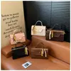 Bolso Pequeño de Estilo Retro de Gama Alta para Mujer 2026 Nueva Moda Bolso Cruzado Versátil Bolso de Mano Popular en Primavera Bolso Cuadrado Pequeño