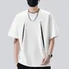 Camiseta de manga corta deconstruida estilo americano para hombre, nuevo diseño de moda verano 2025, camiseta casual de cuello redondo de cinco mangas