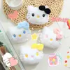 Lindo broche de gato KT Muñeca de dibujos animados Muñeca de peluche Muñeca de perro Yugui Muñeca para niños Accesorios de máquina de muñecas Regalo de actividad