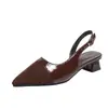 Sandálias de Salto Médio Bico Fino Tamanho Grande Femininas 2026 Chegada Nova de Verão Sandálias de Salto Grosso Comércio Exterior Transfronteiriço Bico Fechado Sem Costas Em Estoque