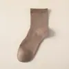 Calcetines de Ramio con Sensación Fresca hasta la Mitad de la Pantorrilla, Estilo Delgado de Verano, Absorbentes del Sudor, Calcetines de Algodón Transpirables, Antibacterianos, Desodorantes, Calcetines para Hombres de Negocios, Venta al por Mayor desde Zhuji