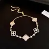 Pulseira de Flor Vazada de Zircônia Suave Francesa Pulseira de Temperamento de Luxo Leve de Alta Qualidade Design de Nicho Joias Manuais Atacado