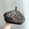 Chapéu Octogonal com Aba de Couro Estampa de Leopardo Retrô Estilo Sexy Milênio Boina Moda Outono Chapéu de Pintor de Rua Chapéu de Jovem