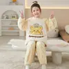 Pijama cálido de forro polar coral para otoño e invierno, nuevo conjunto de pijama y ropa de estar de franela de invierno estilo caricatura para niñas pequeñas