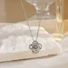 Colar com Pingente Zircônia Vazada Coração de Quatro Folhas Projeção 100 Línguas para Mulheres com Design Único Corrente para Clavícula Estilo Ins