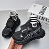 Zapatillas infantiles 2026 nuevas suela blanda velcro malla transpirable color retro bloques de color ligeras versátiles casual