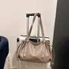 Bolsa Tote Estilo Coreano Nicho Retrô Bolsa de Ombro Grande para Mulheres Cor Sólida Grande Capacidade Plissada Bolsa Hot Girl Biker Bolsa de Trabalho para Mulheres