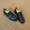 Mocassins plissados estilo retrô britânico para mulheres, nova coleção outono 2026, bico redondo, salto baixo, fáceis de calçar, sapatos pequenos de couro versáteis para o dia a dia