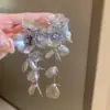 Pendientes de Borla con Flor Hueca Incrustada de Diamantes Aguja Plateada, Pendientes Elegantes de Moda y Hermosos, Lujo Accesible, Pendientes de Gama Alta y Versátiles para Mujer