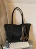 Bolso Retro de Aspecto Elegante para Mujer 2025 Invierno Nuevo de Moda Bolso de Hombro de Gran Capacidad Bolso Tote Versátil y Moderno para Viajar