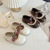 Zapatos de Piel con Adorno de Encaje para Niñas 2026 Nuevo Estilo Primavera/Verano Lindos Zapatos Planos con Lazo para Niños Pequeños Zapatos de Presentación