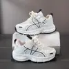 Tênis Esportivo Infantil de Tela Simples 2026 Estilo Novo de Primavera Solado Macio Antiderrapante Respirável Fashion Versátil Sapatos Casuais para Crianças Maiores