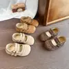 Zapatos planos retro para niñas con tallado, gamuza mate, doble hebilla, suela suave, cómodos para que los usen los niños pequeños al salir