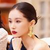 Pendientes de flores de estilo frío de metal de Corea del Sur para mujer, ligeros, lujosos, exagerados, de diseño de alta gama, joyería para las orejas, pendientes de alta gama.