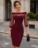 Vestido blanco de hombros descubiertos con paneles de malla transparentes, elegante y estiliza la figura, vestido midi ajustado al cuerpo