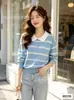 Nuevo Top de Punto Holgado de Manga Larga Rayado con Cuello Solapa Medio Abierto Estilo Coreano Dongdaemun Estilo Perezoso Otoño/Invierno 2026