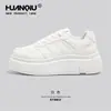 Tendencia Global: Zapatillas Blancas para Mujer 2026 Nuevas de Primavera/Verano Versátiles con Suela Gruesa que Aumentan la Altura para Mujeres Bajitas, Zapatillas Deportivas Casuales