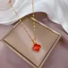 [Acero de titanio] Collar minimalista de lujo ligero con microincrustaciones de oro real y flores para mujer, nueva cadena de clavícula, diseño de nicho de lujo ligero.