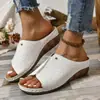 Novas pantufas femininas europeias e americanas de boca de peixe, pantufas de sola grossa, tamanho grande, padrão de crocodilo em PU, atacado
