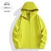 Jaqueta Softshell para Uso Externo para Homens e Mulheres, à Prova de Vento, Impermeável, com Capuz, Roupa para Montanhismo, Jaqueta de Caminhada e Ciclismo para Casais, Primavera e Outono