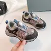 Sapatos Femininos 2026 Outono Novo Tênis Casual Infantil de Solado Macio para Meninas Respirável Popular Sapato de Pai com Botões