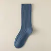 Calcetines de Lana para Mujer de Otoño e Invierno Color Sólido Rayas Verticales Forro Polar Engrosados Cálidos de Media Pantorrilla Moda Versátil Calcetas Zhuji Venta al por Mayor