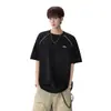Camiseta blanca de manga corta para hombre con estampado de letras pesadas estilo americano, marca de moda, ajuste holgado de verano, versátil, top deportivo juvenil de media manga