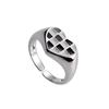 Anillo de cuadros blanco y negro estilo coreano elegante dulce lindo para niña epoxi anillo de amor de cuadros blanco y negro suministro transfronterizo