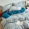 Juego de cuatro piezas de terciopelo de leche con estampado de rayas simples clase A, antiestático para invierno, engrosado para abrigar, y un juego de tres piezas con forro polar adicional para dormitorios