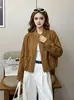 Chaqueta corta de diseño vintage 2026 nueva primavera y otoño versátil para mujer cuello alto suelta elegante abrigo de cuero