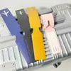Etiqueta de equipaje de cuero PU de tira larga con tablero hueco para pase de abordar, con tarjeta de papel impresa, cuero engrosado de doble cara, con logo