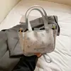 Bolsa de Mão de Luxo de Alto Padrão para Mulheres, Novo Modelo de Primavera 2026, Bolsa de Ombro Exquisita, Bolsa Transversal de Balde para o Dia a Dia