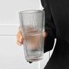 Estilo Ins Alto Valor de Cor Copo de Vidro para Bebidas Frias Suco Café com Tampa Canudo Listras Verticais Copo de Vidro Bebida Grande Capacidade Copo de Água