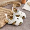 Sandalias para niños estilo coreano 2026 nuevo modelo de verano zapatos casuales para niños zapatos para exteriores para bebés zapatos de playa de punta cerrada modernos